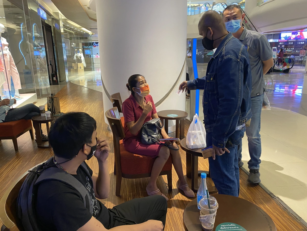 รวบสาวใหญ่ตุ๋นสกุลเงินดอลล่าร์ปลอมกว่า 17 ล้านบาท 