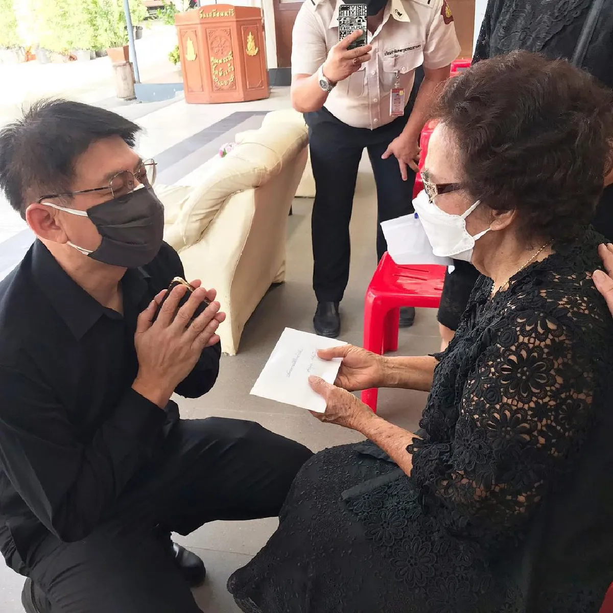 "สรยุทธ"  ร่วมไว้อาลัย "พี่ยงค์" ผู้คุมเรือนจำ! เผยความผูกพันที่คอยให้กำลังใจมาโดยตลอด