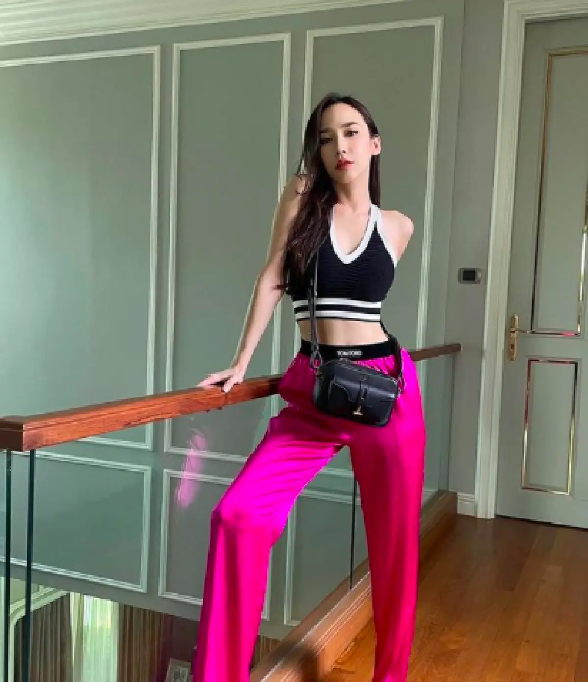 "อั้ม พัชราภา" เปิดห้องเสื้อผ้าให้ได้ชม หรูหราน่าชมสุดๆ 