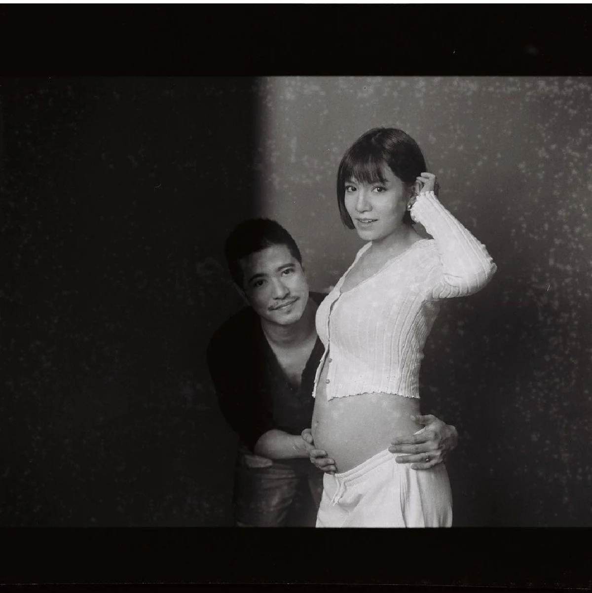 "จ๊ะ จิตตาภา" อุ้มท้องลูกแฝด ควงสามี "เอิน นิธิภัทร์" ถ่ายภาพสุดคูล