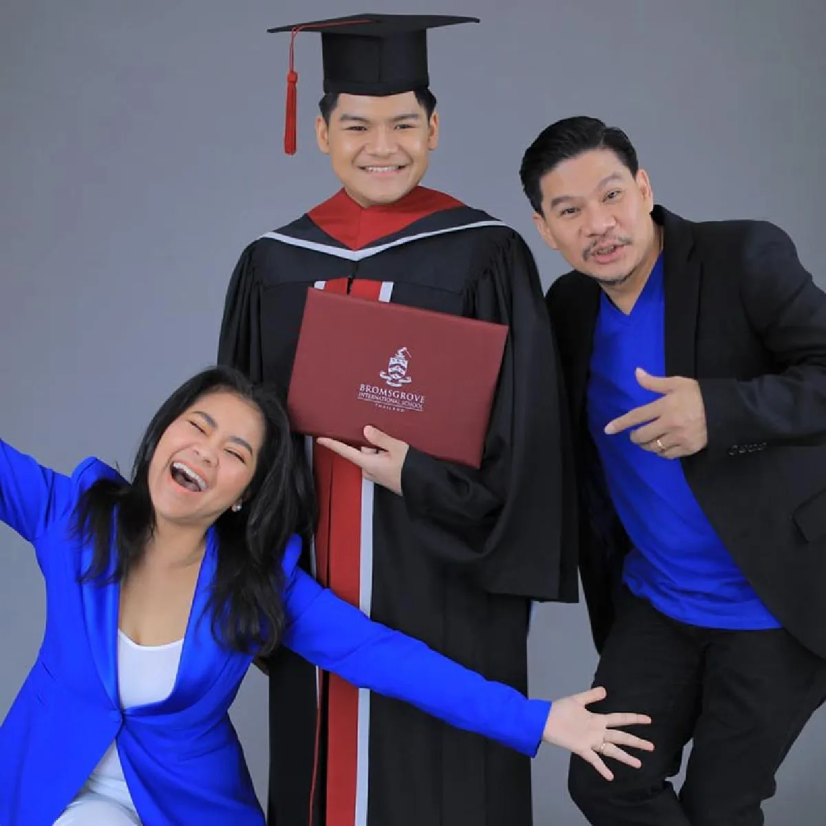  “ตั๊ก-นุ้ย” ร่วมยินดีในก้าวสำคัญของลูก “น้องภู” เรียนจบไฮสคูลแล้ว!