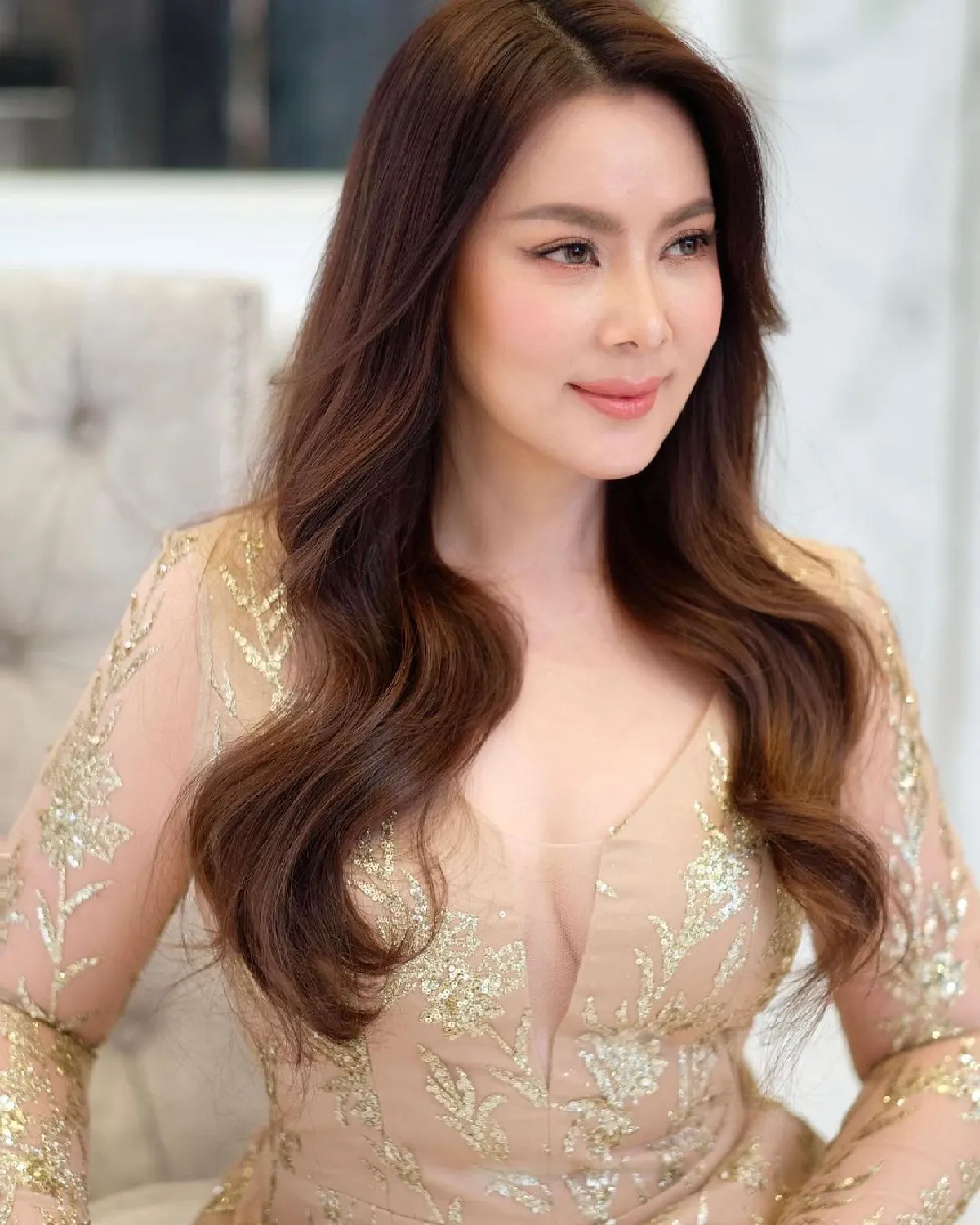 "ใบเฟิร์น" หรือเปล่า!? “บุ๋ม ปนัดดา” กับลุคใหม่สวยหวานละมุนมาก จนนึกว่านางเอกดัง