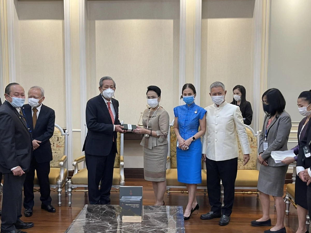 "พินิจ-เสถียร"นำทีมมอบอุปกรณ์ทางการแพทย์ศาลยุติธรรมรับมือโควิด