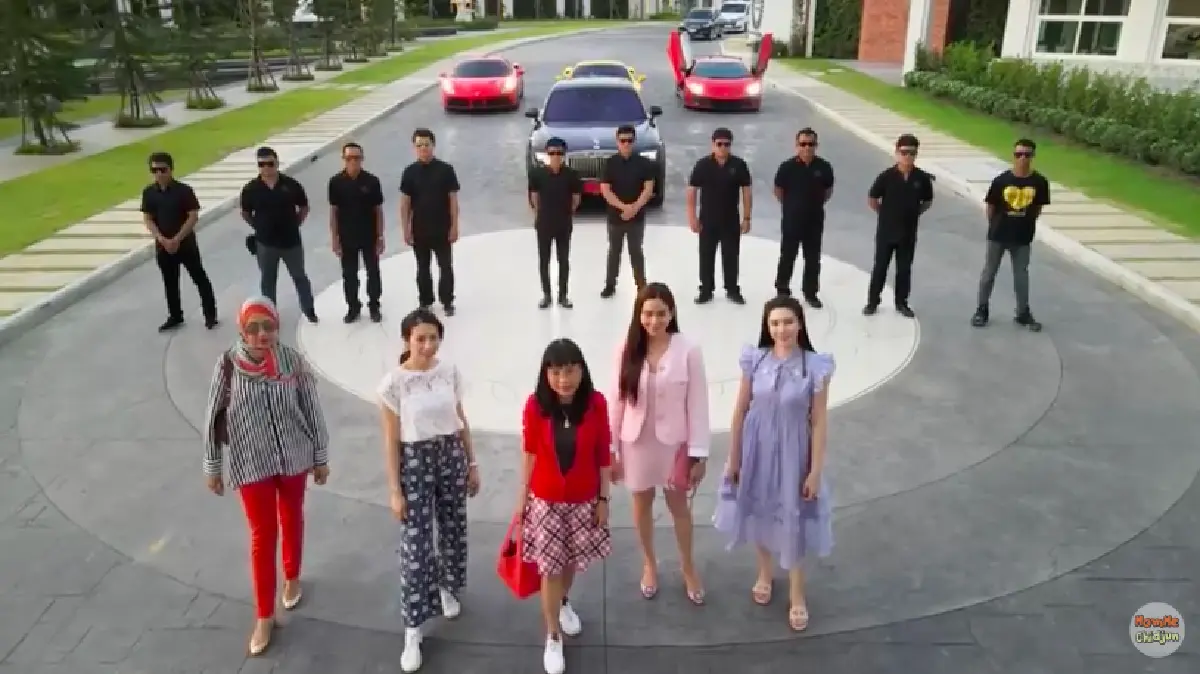 “พลอย ชิดจันทร์” คือที่สุด! ขนซูเปอร์คาร์มาประกอบฉากถ่าย TikTok ราคารวมเหยียบร้อยล้าน!