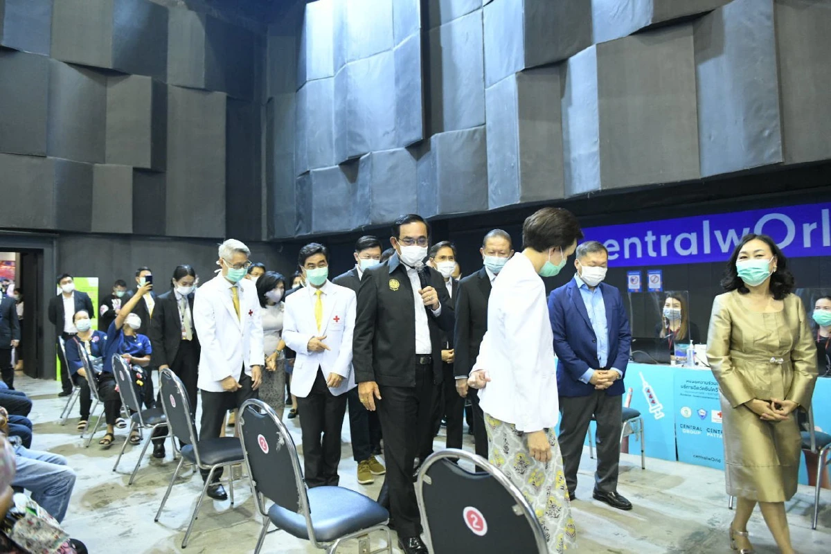 "บิ๊กตู่"ตรวจความพร้อมจุดบริการฉีดวัคซีนนอกรพ.เซ็นทรัลเวิลด์