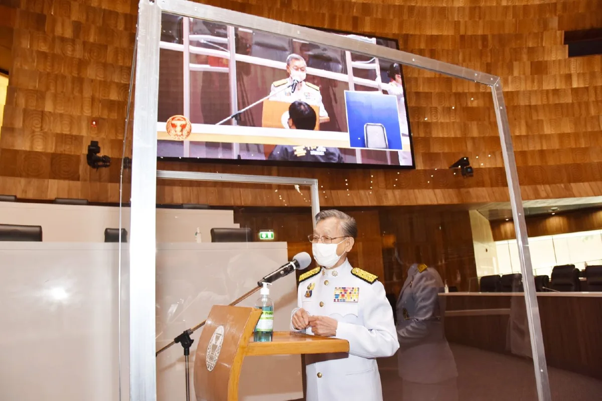 สภาฯให้ สส.ไม่สะดวกสวมหน้ากากพูด อภิปรายในตู้กระจก