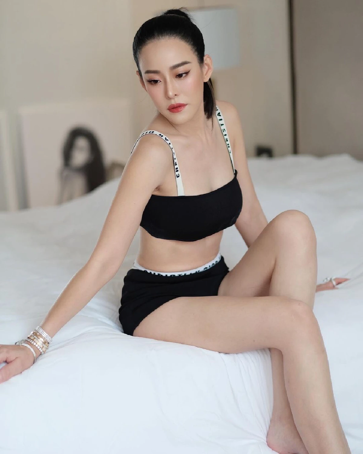 "หนิง ปณิตา" มาในโหมดสุดแซ่บ ขาวออร่า เซ็กซี่กระแทกตามาก!!  