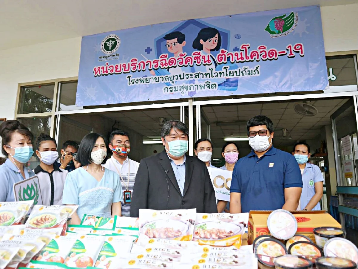 "CPF ส่งอาหารจากใจ" เติมพลังทีมแพทย์ รพ.ยุวประสาทไวทโยปถัมภ์ ฝ่าวิกฤตโควิด-19