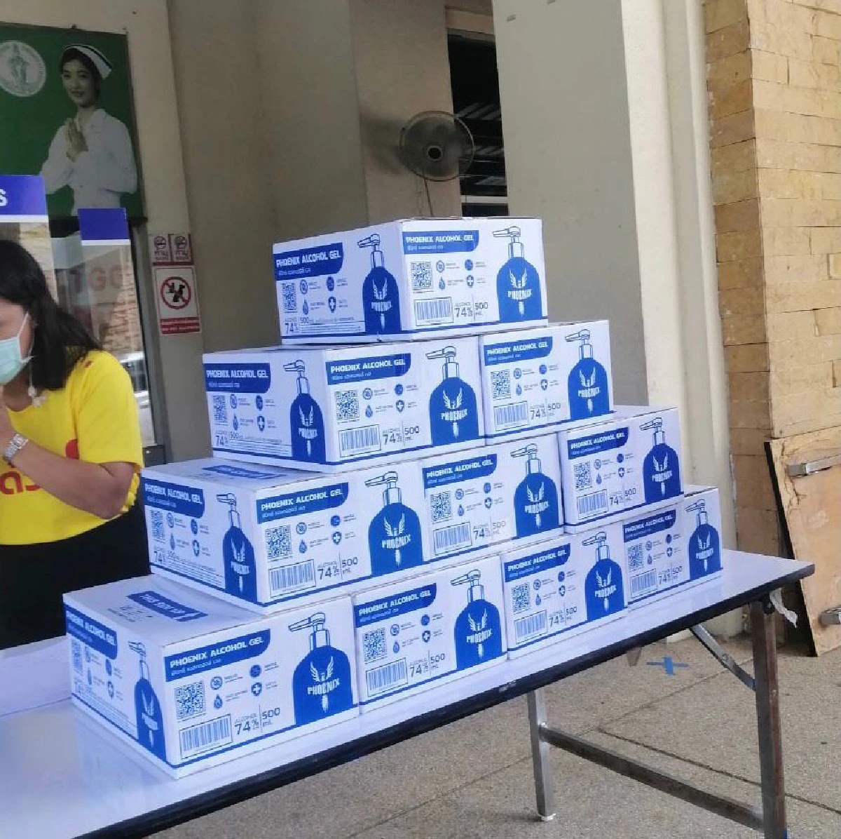 วพน.11 ร่วมต้านโควิด-19 มอบอุปกรณ์ที่จำเป็นให้โรงพยาบาลเวชการุณย์รัศมิ์