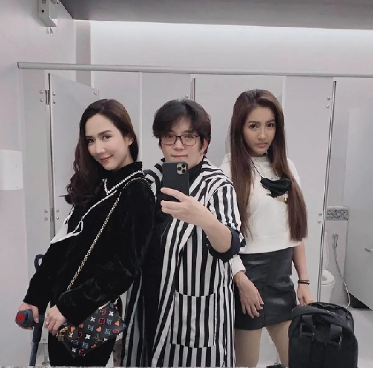 “อาบี-นก อุษณีย์” ได้ประกันตัวกลับบ้านแล้ว ด้าน “จั๊กจั่น” ยืนกรานไม่ยอมความ