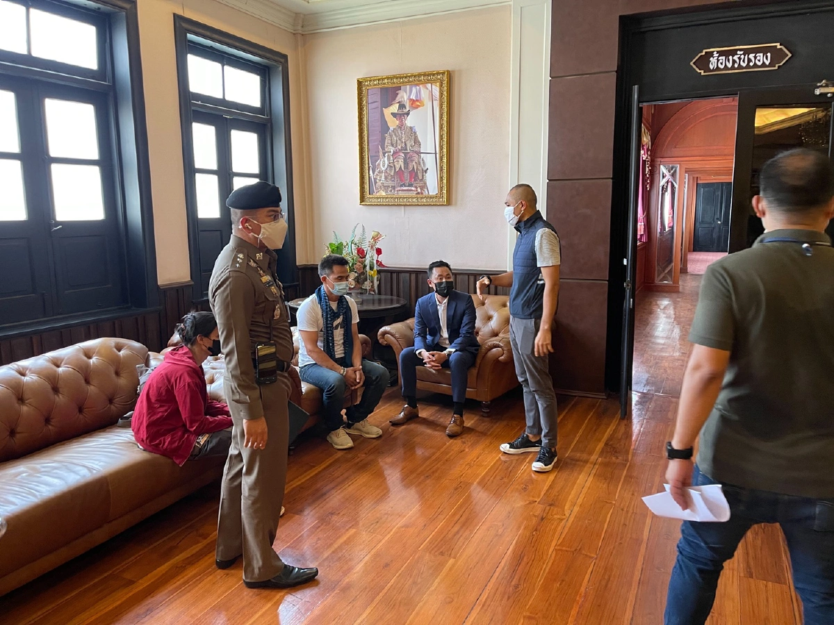 ลุงพล-ป้าแต๋นโผล่สตช.ดอดมอบตัวคดีน้องชมพู่