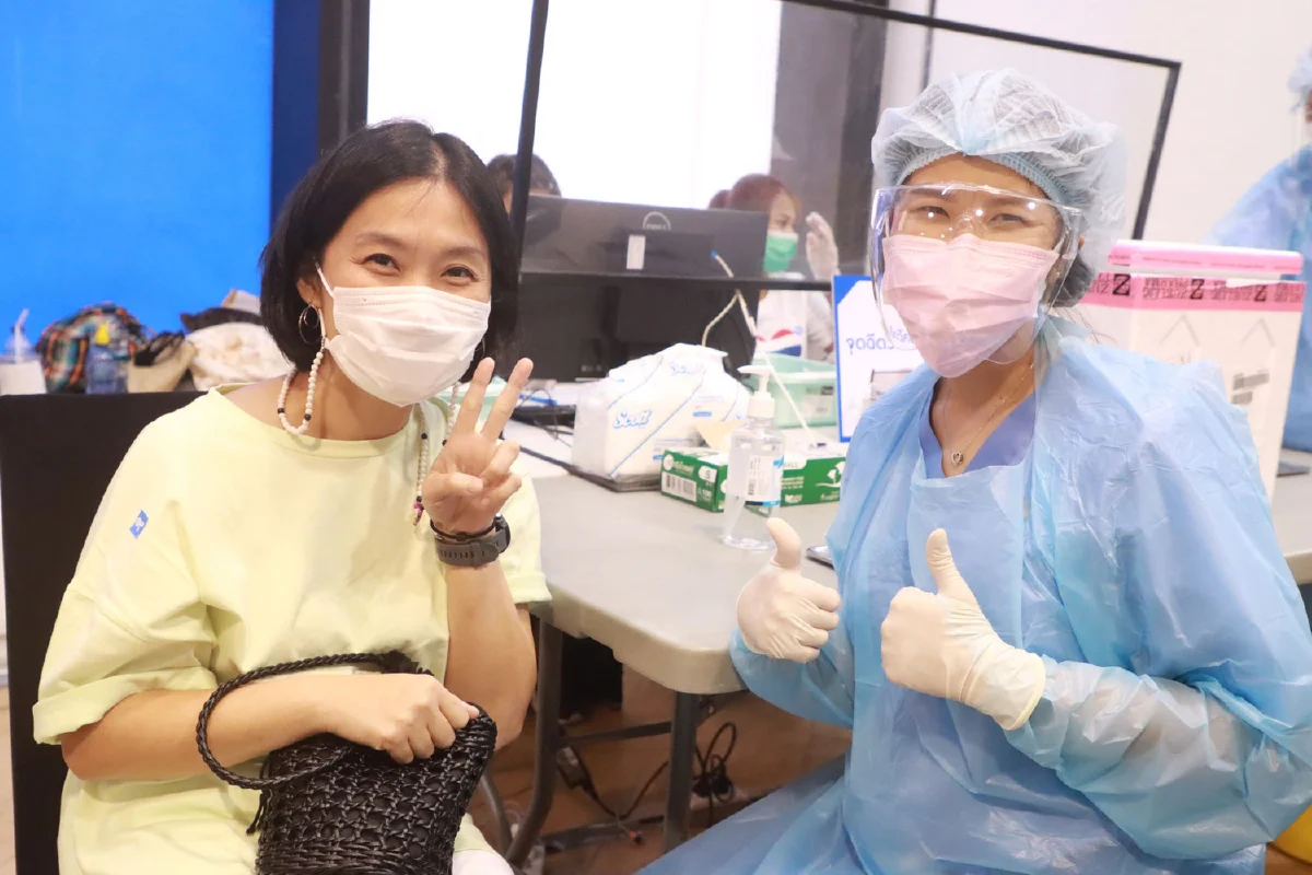 หน่วยความร่วมมือบริการฉีดวัคซีนโควิด-19 ดิ เอ็มโพเรี่ยม พร้อมเปิดบริการประชาชนทั่วไป และมอบ VIPS ความพิเศษจากร้านค้าชั้นนำให้กับผู้ฉีดวัคซีน