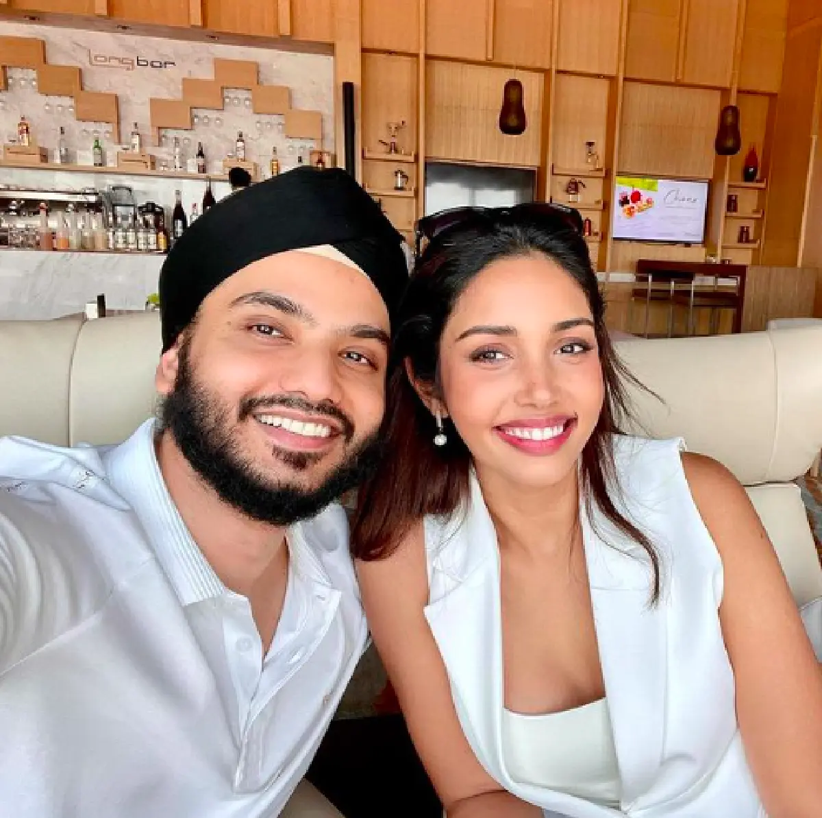 "วีนา" รอง MUT 2020 ถูกแฟนหนุ่มนักธุรกิจ คุกเข่าเซอร์ไพรส์ขอแต่งงานสุดโรแมนติก