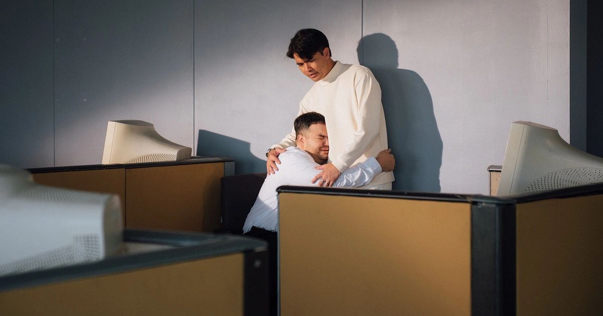 “ว่าน ธนกฤต” ตามรอย “โอ๊ต ปราโมทย์” ใส่เสื้อข้อความ ผนงรจตกม คำแปลนั้นสุดจริง!