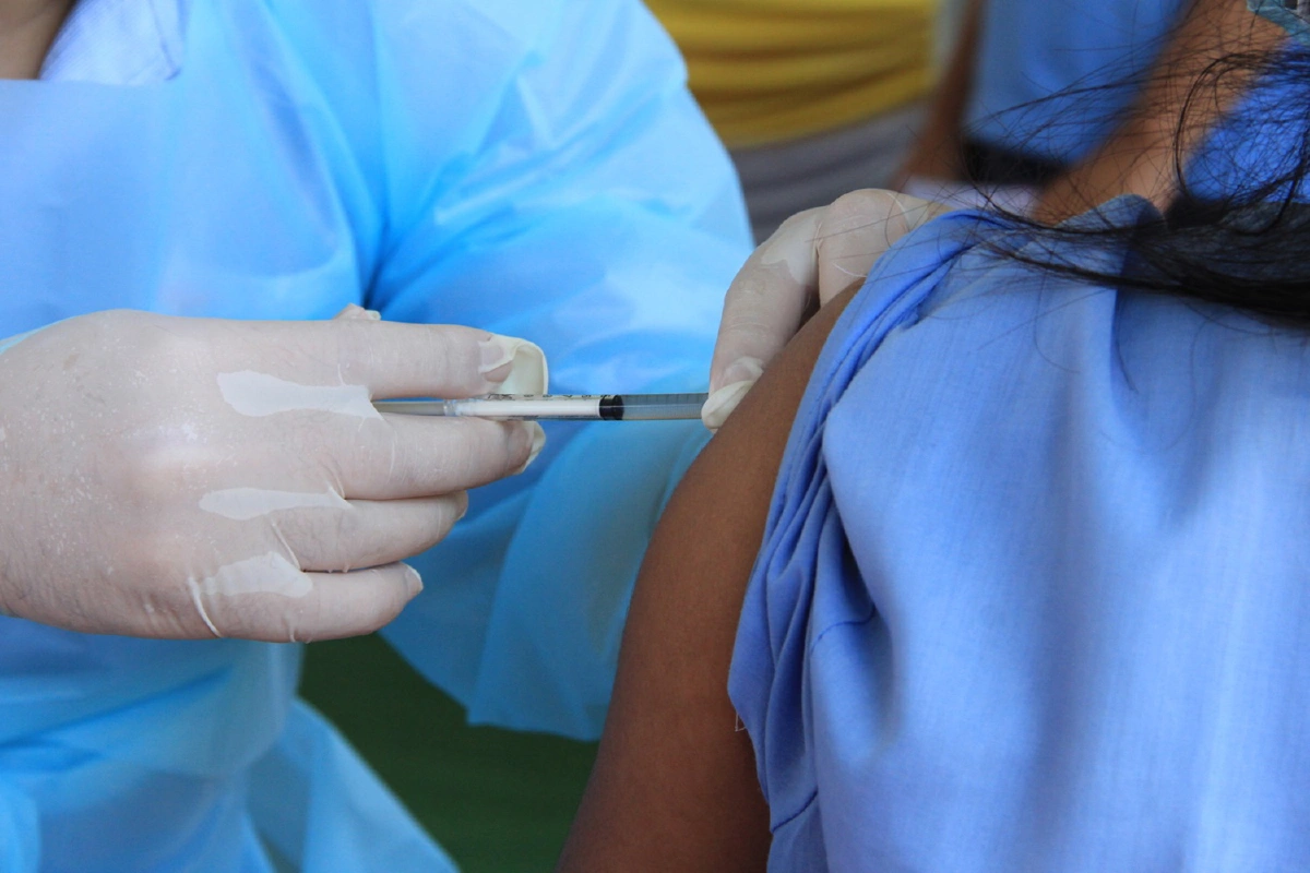 ผู้ต้องขังเรือนจำกลางสมุทรปราการประเดิมฉีดวัคซีนโควิด-19