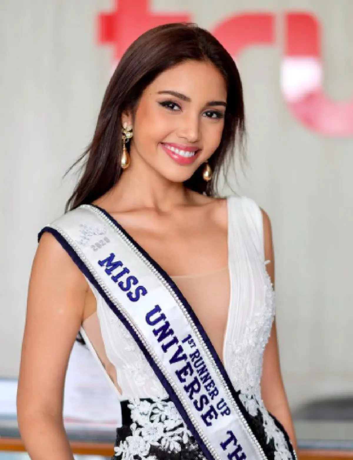 "วีนา" รอง MUT 2020 ถูกแฟนหนุ่มนักธุรกิจ คุกเข่าเซอร์ไพรส์ขอแต่งงานสุดโรแมนติก