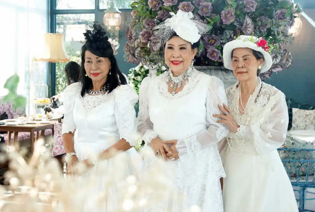 เช็กอินคาเฟ่ 18 ไร่ใจกลางศาลายา จิบชาสไตล์ Queen Victoria @Rosemary House