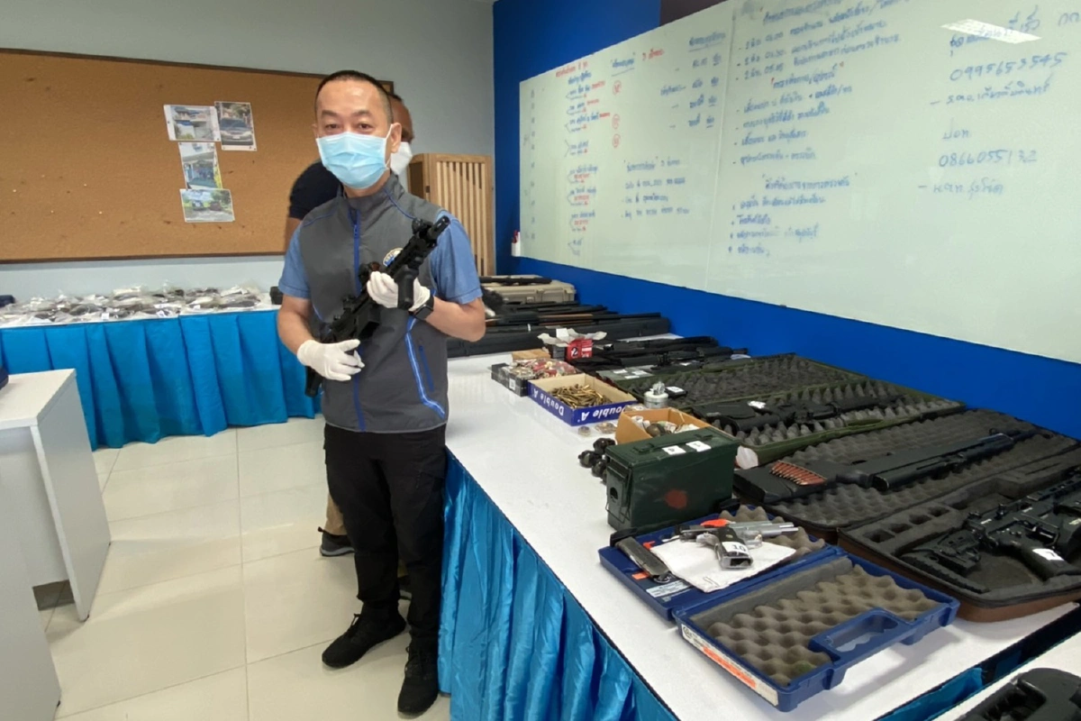 กองปราบค้นคอนโดขยายผลเครือข่ายค้าปืนเถื่อนออนไลน์ 