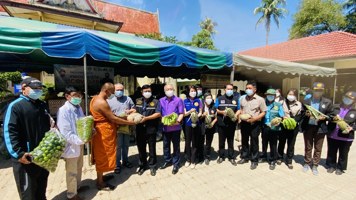 “เฉลิมชัย”เดินหน้าโครงการ “แบ่งปันน้ำใจ เกษตรไทยสู้ภัย COVID – 19” ช่วยเพชรบุรี