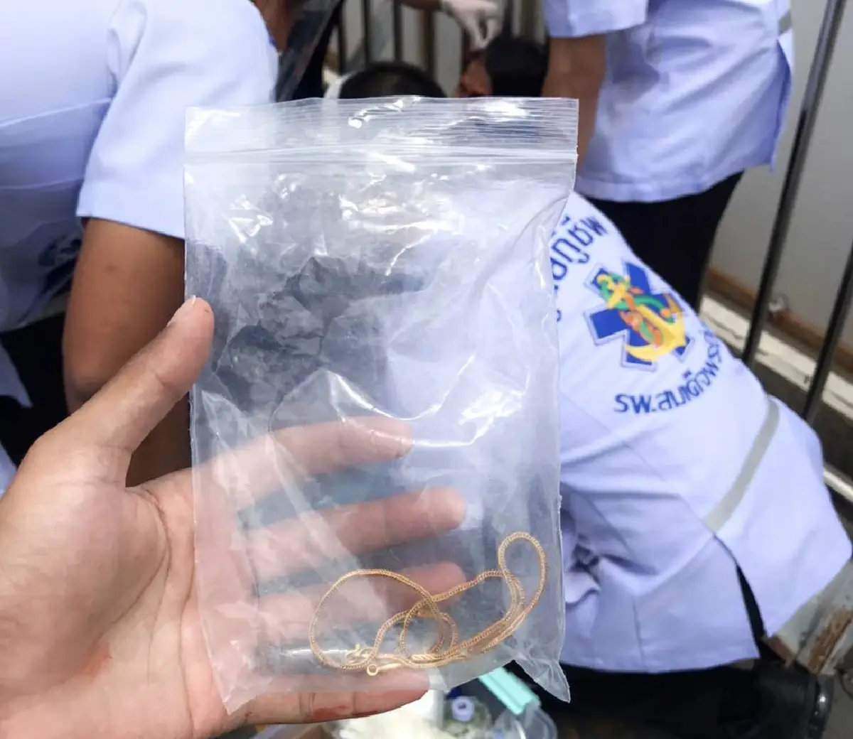 ชื่นชมจ่าทหารเรือช่วยหญิงถูกชิงสร้อยทองจับโจรส่งตร.