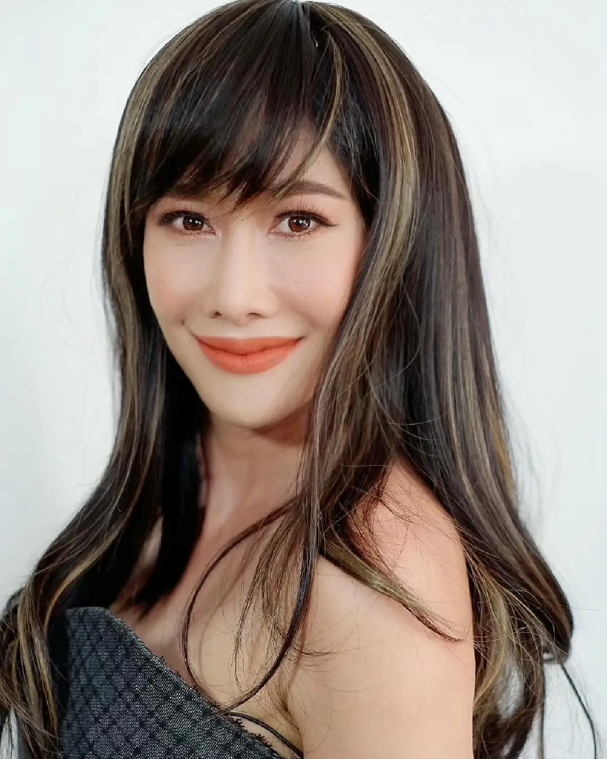 "กุ้งพลอย" กับลุคใหม่ แปลงโฉมเป็นสาวเซ็กซี่สายฝอสวยแซ่บมาก