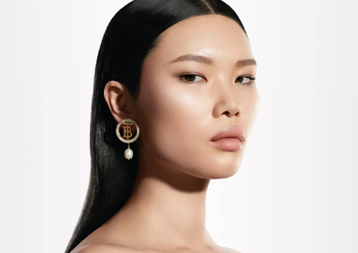 Burberry Beauty เผยเซรั่มรองพื้นสูตรใหม่มอบผลลัพธ์ผิวสวยเปล่งประกายอย่างเป็นธรรมชาติ