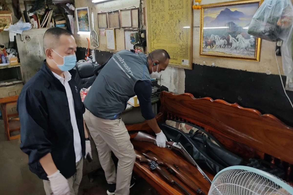 กองปราบกวาดล้างค้าปืนเถื่อนออนไลน์เงินหมุนเวียนกว่าร้อยล้านบาท