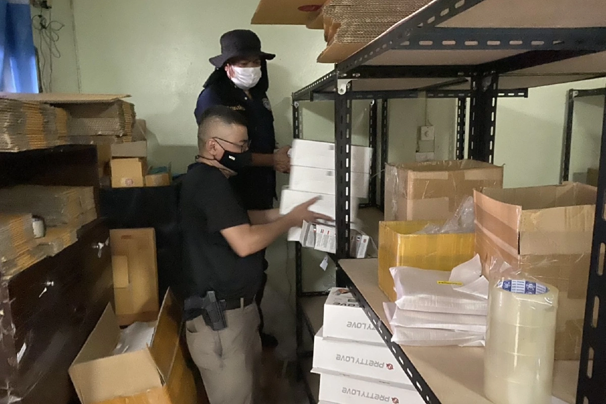    ตำรวจ ปคบ.บุกค้นแหล่งขายเซ็กซ์ทอยไร้คุณภาพ