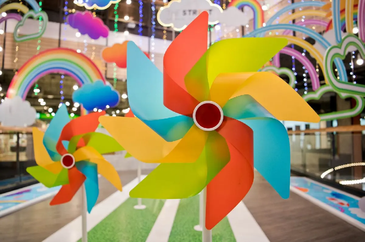 Rainy Season โพสท่าสุดชิครับหน้าฝนนี้ที่เดอะ สตรีท รัชดา