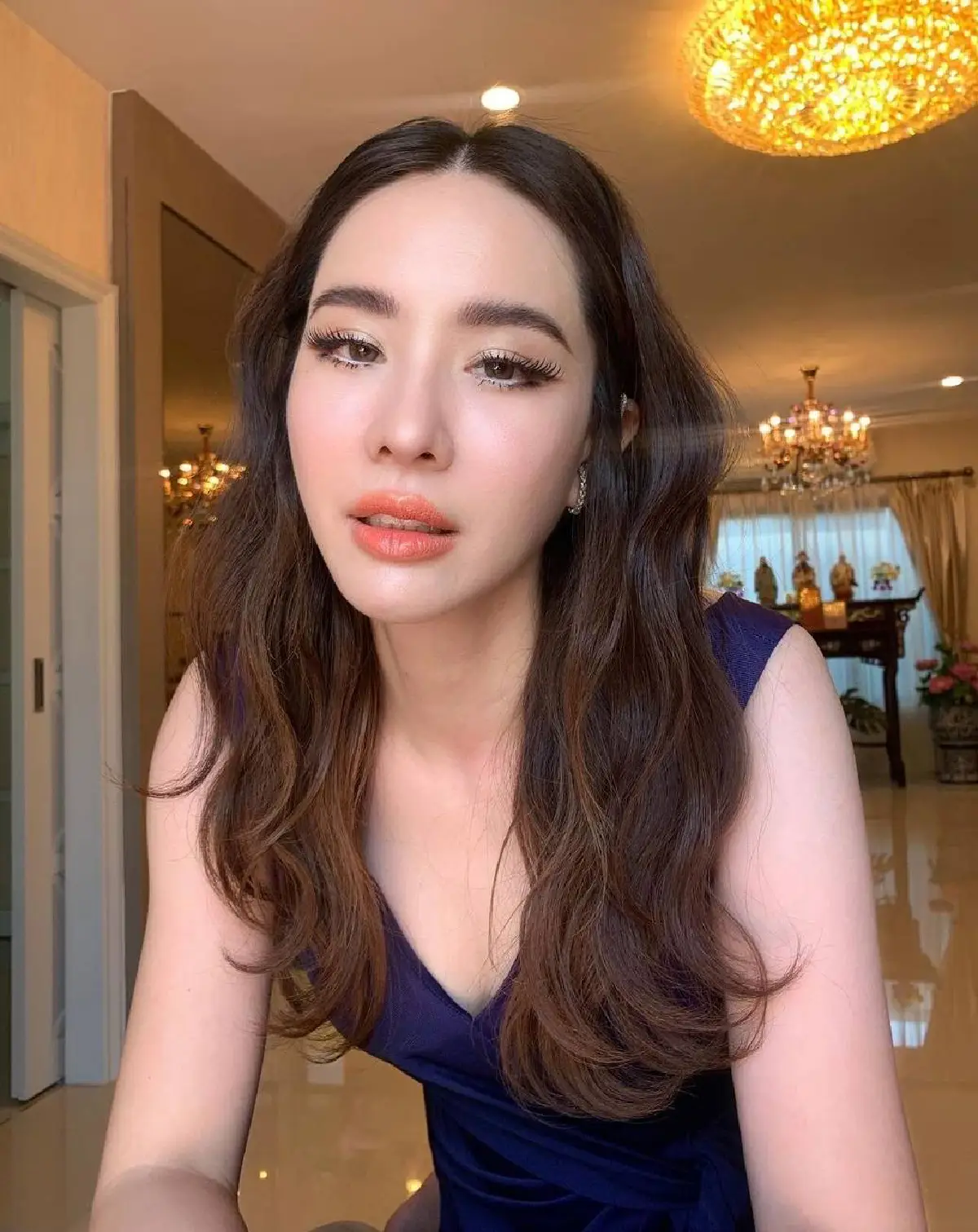 "นุ้ย สุจิรา" ทำตะลึง! อวดทรวดทรงสุดเป๊ะ ในชุดหนังรัดรูปสุด