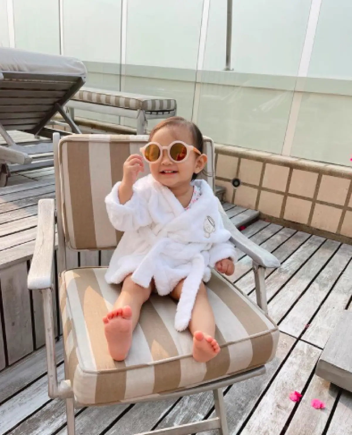 “น้องโนล่า” ลูกสาวสุดน่ารักของ “เจนี่" ยิ่งโต อินเนอร์แฟชั่นนิสต้ามาเต็ม