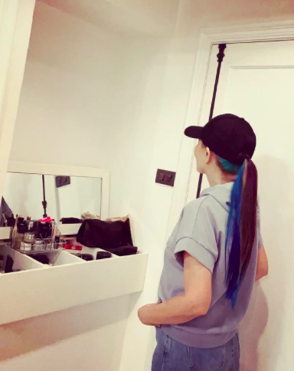 “ต่าย เพ็ญพักตร์”  เปลี่ยนสีผมกระชากวัย ลืมไปเลยว่าอายุ 60 ปังมาก!