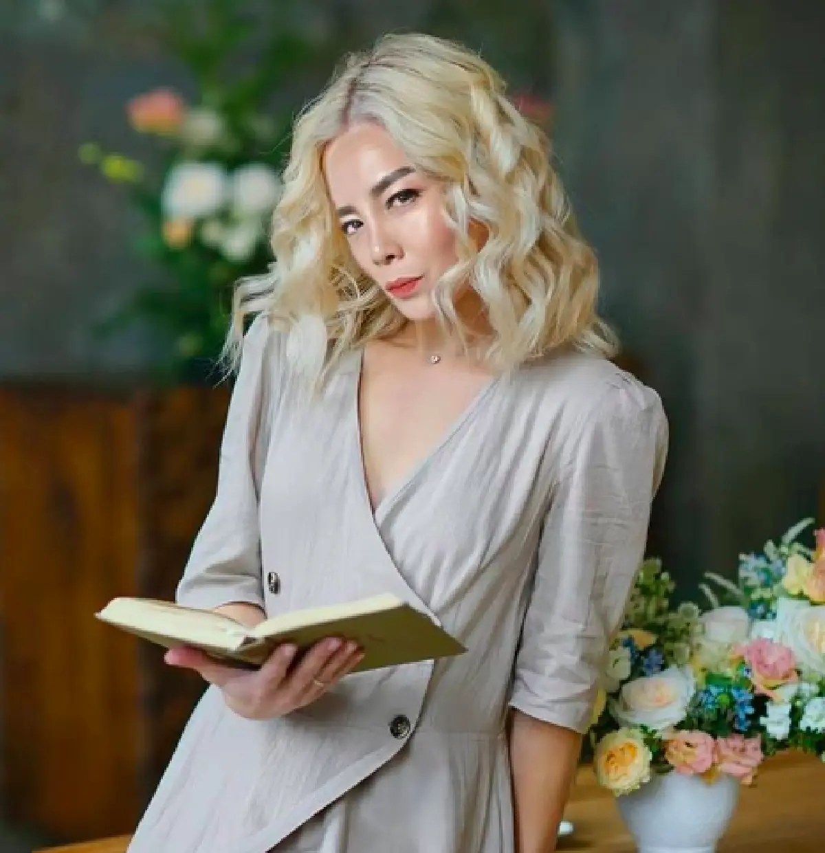 “ต่าย เพ็ญพักตร์”  เปลี่ยนสีผมกระชากวัย ลืมไปเลยว่าอายุ 60 ปังมาก!