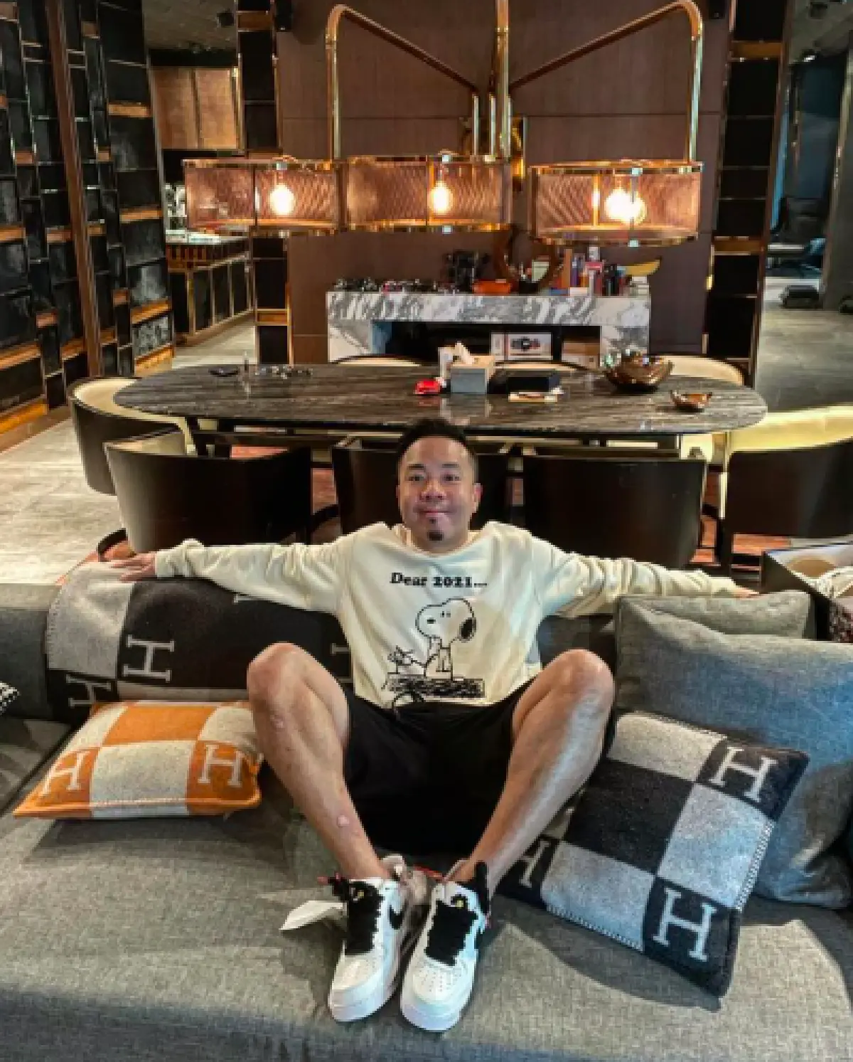 “ดีเจภูมิ” เจอดราม่า! โพสต์โชว์เงินกองโต-นาฬิกาหรู บอกเงินซื้อความสุขที่แท้จริงไม่ได้ 