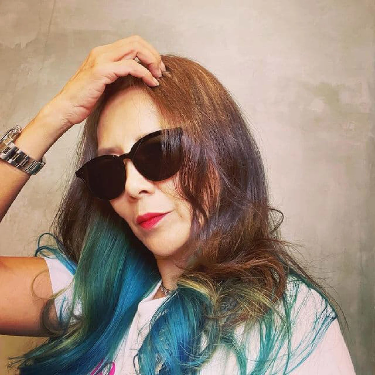 “ต่าย เพ็ญพักตร์”  เปลี่ยนสีผมกระชากวัย ลืมไปเลยว่าอายุ 60 ปังมาก!