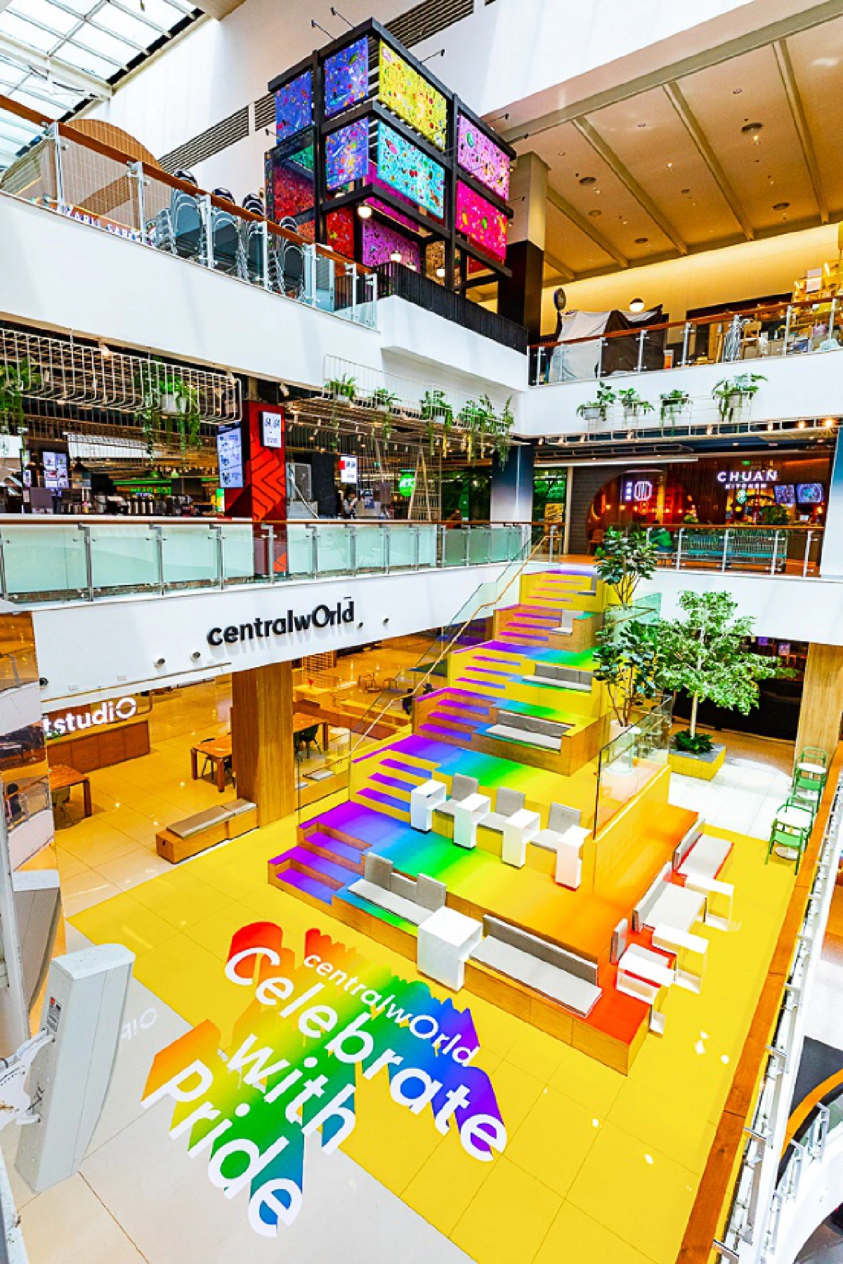 เซ็นทรัล เนรมิตสีรุ้งใจกลางเมือง ตอกย้ำการเป็นองค์กรแห่ง Gender Diversity