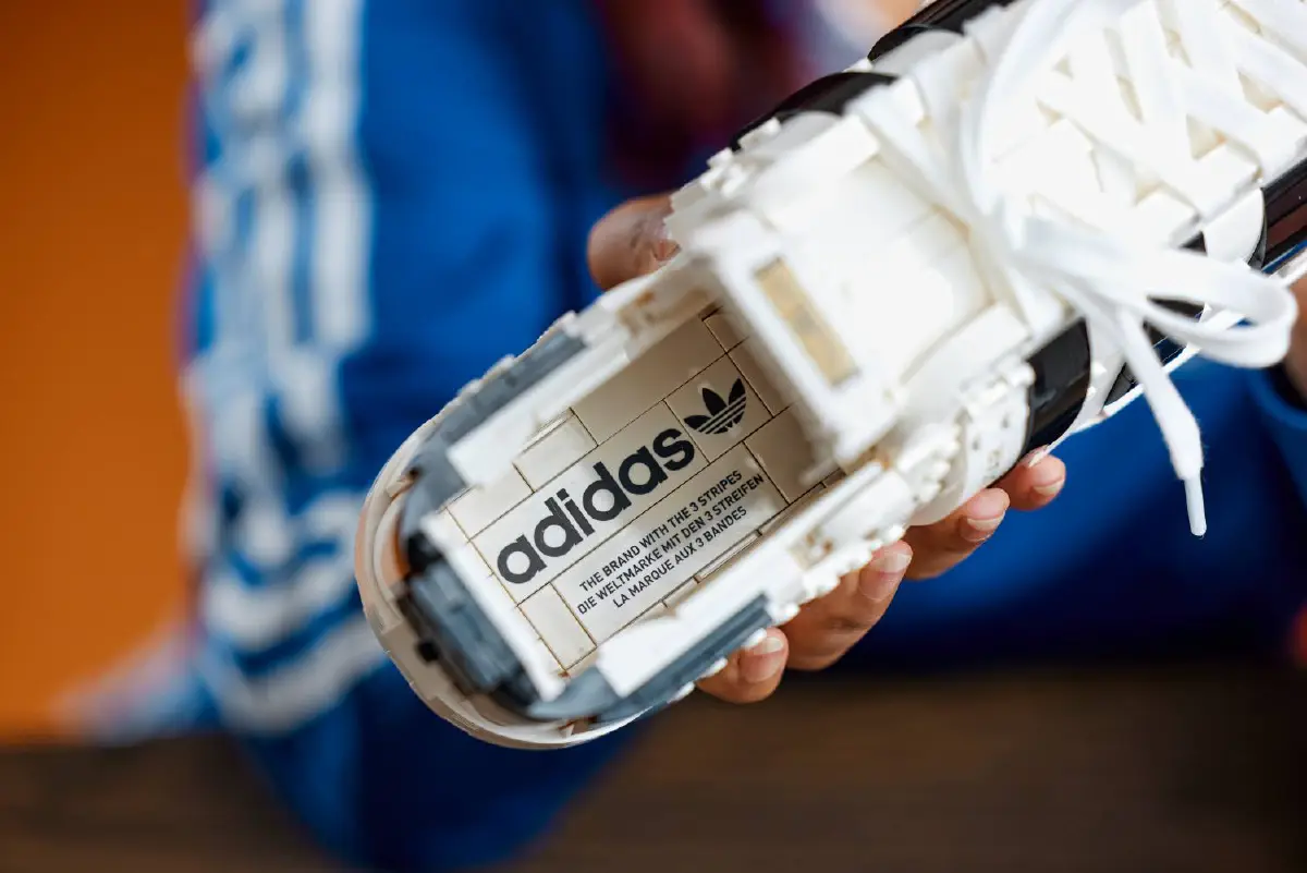 ความประทับใจครั้งใหม่ของรองเท้าผ้าใบในตำนาน