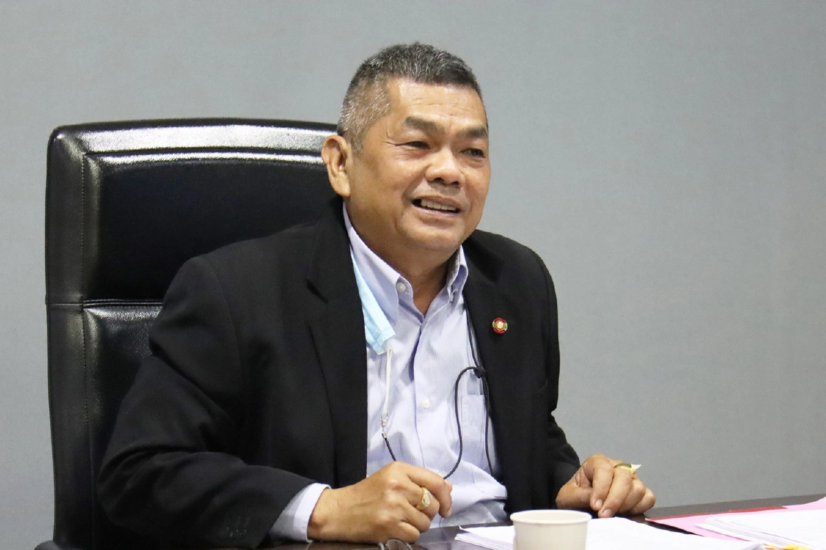 ตลาดประมงอ่างศิลา คึกคักขาช้อป-นักท่องเที่ยวแน่น