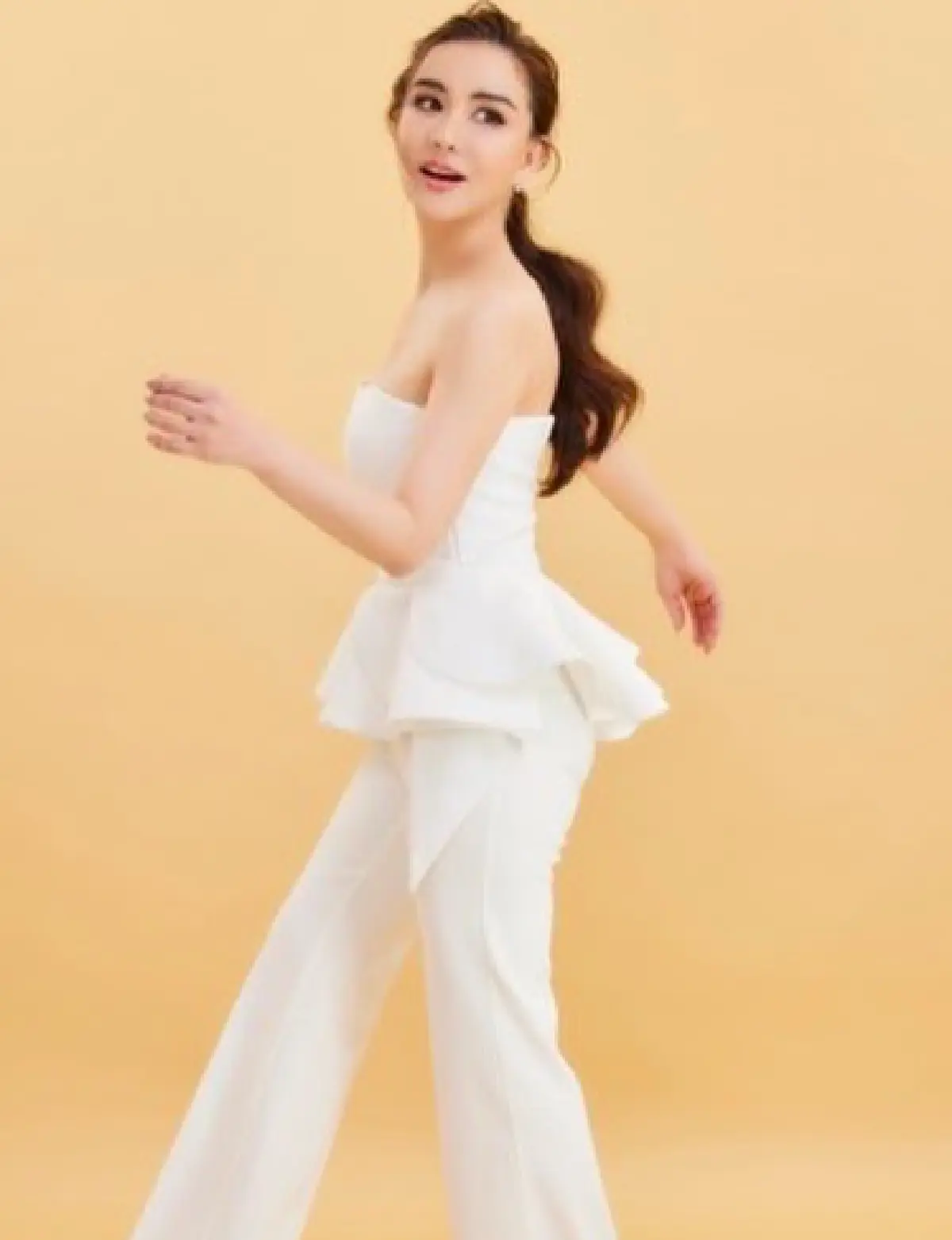 จำแทบไม่ได้! "นิโคล เทริโอ" วัย 48 อวดผิวใสออร่า หน้าเด็กมาก