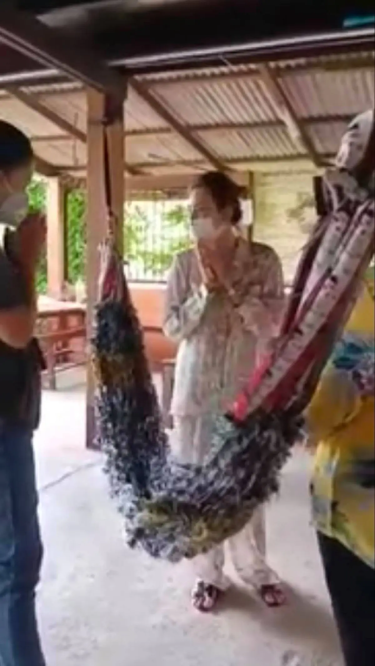 “ดิว-เซบาสเตียน” เดินทางไปขอโทษชาวบ้านด้วยตนเอง สุดท้ายเข้าใจกันด้วยดี