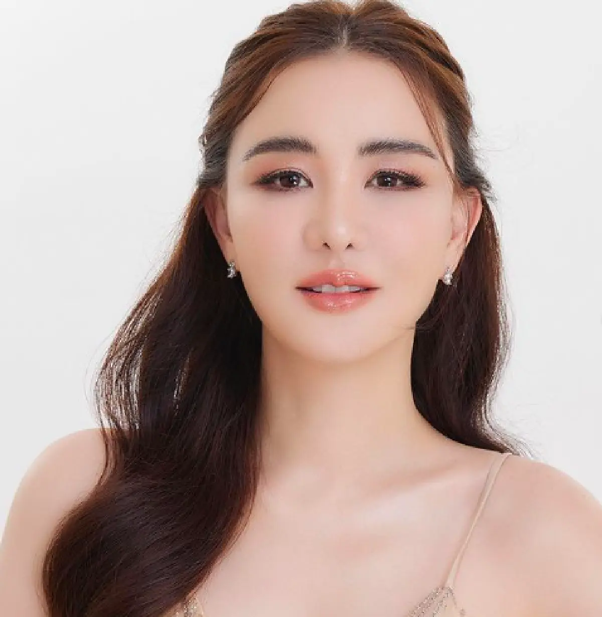 จำแทบไม่ได้! "นิโคล เทริโอ" วัย 48 อวดผิวใสออร่า หน้าเด็กมาก