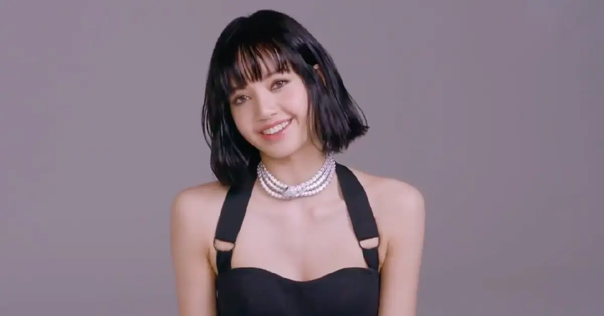 มูลค่ามหาศาล "ลิซ่า Blackpink" ใส่สร้อยงูเพชรจากแบรนด์หรู ที่มีมูลค่ากว่า 30 ล้าน