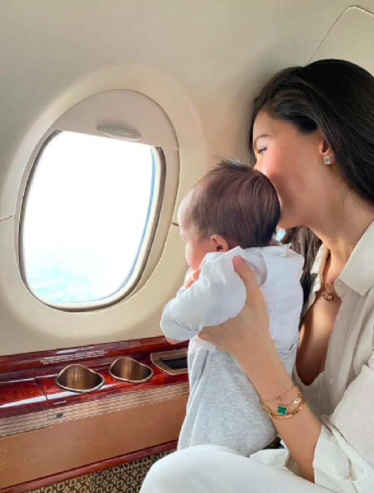 “ริต้า-กรณ์” พา “น้องกวินท์” ขึ้นเครื่องบินเจ็ตเที่ยวครั้งแรกในชีวิต!