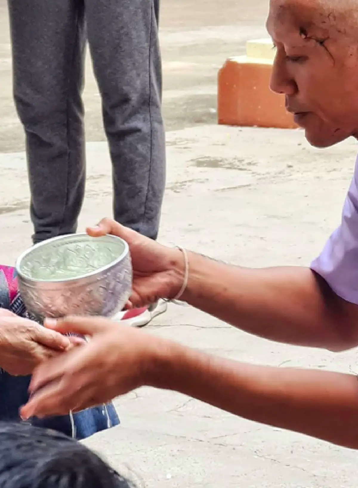 อนุโมทนาบุญพระใหม่! “ป๋อมแป๋ม” เข้าพิธีอุปสมบทแบบเรียบง่าย 