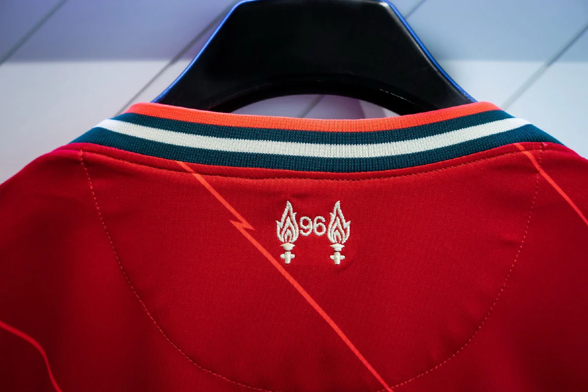 เสื้อแข่งใหม่ของ Liverpool FC ฤดูกาล 2021/22  