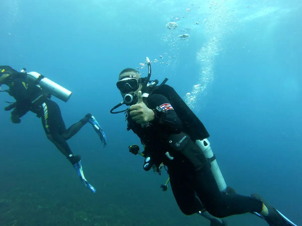 ทร.กู้อวนทำลายปะการังเร่งคืนความสมบูรณ์ใต้ทะเลเกาะโลซิน