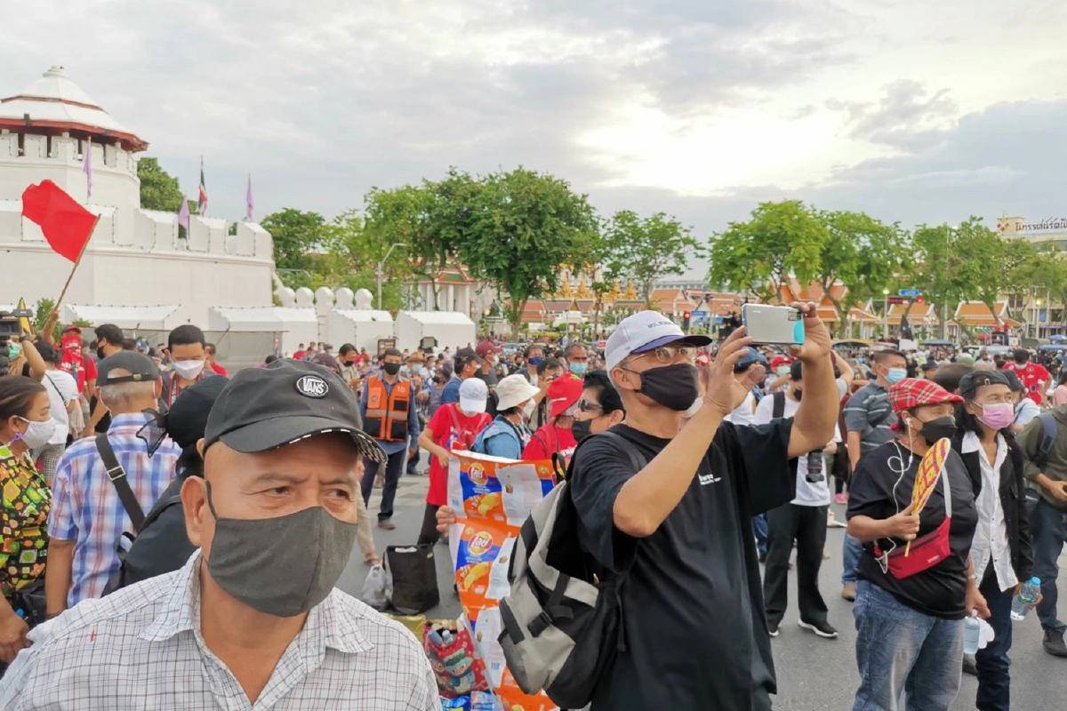 "ไทยไม่ทน"เคลื่อนขบวนถึงทำเนียบฯไล่ประยุทธ์