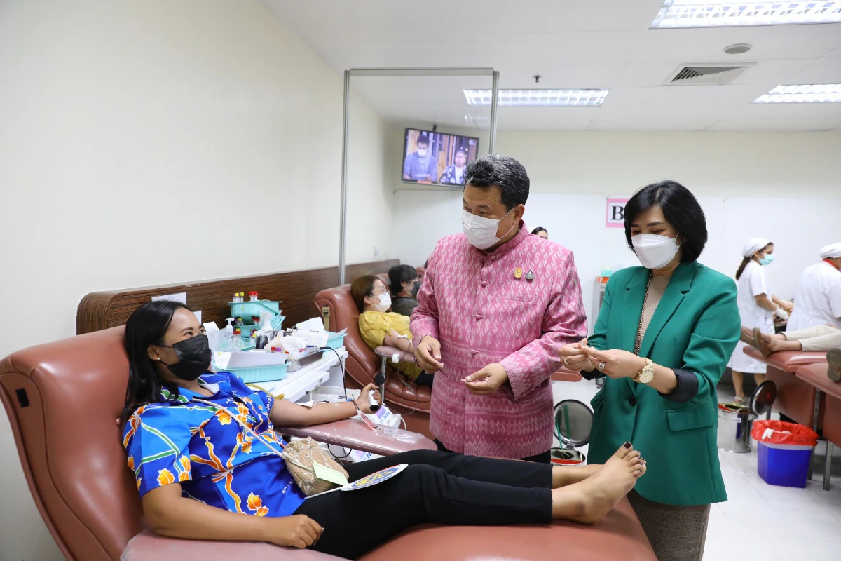 ข้าราชการพช.ร่วมบริจาคโลหิตถวายเป็นพระราชกุล