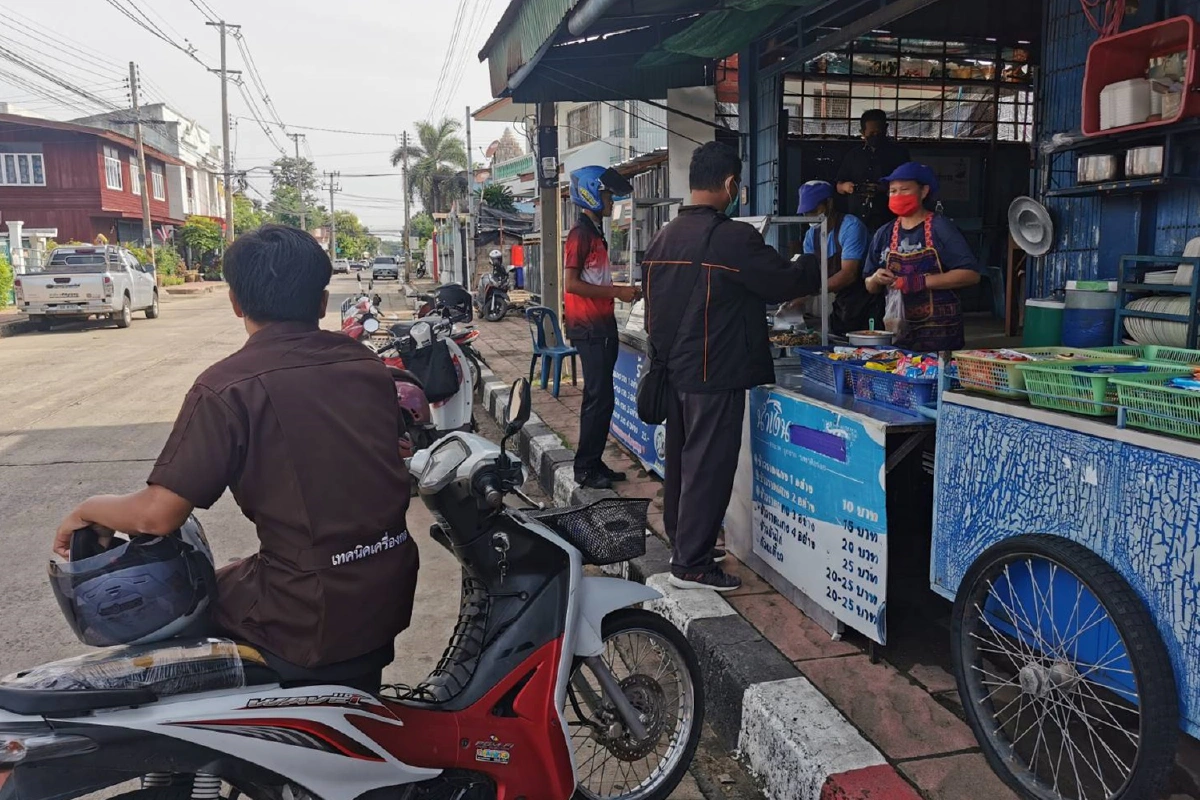 กำไรไม่มากพออยู่ได้แค่เห็นลูกค้าอิ่มก็สุขใจ เปิดใจเจ้าของร้านข้าวแกง10บาท