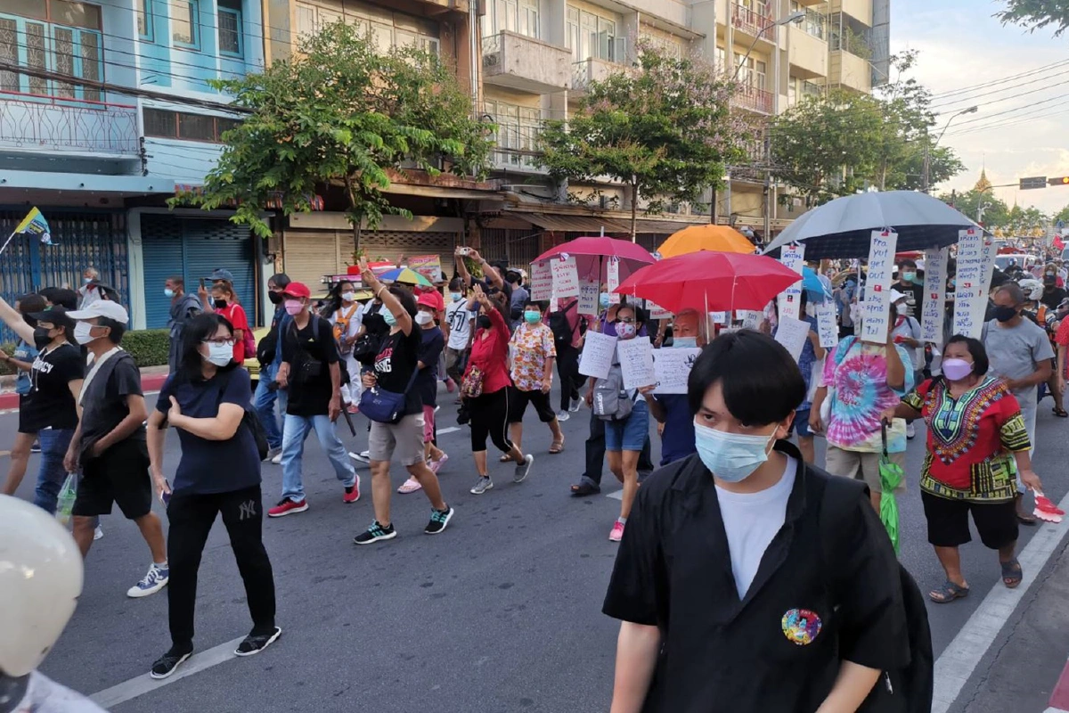 ม็อบไทยไม่ทนเคลื่อนขบวนไปทำเนียบฯ ไม่ปักหลักค้างคืน